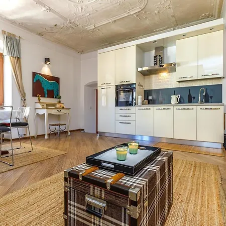 Two Bedroom La Apartment Porec