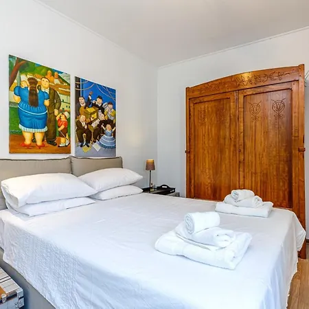 Two Bedroom La Apartment *